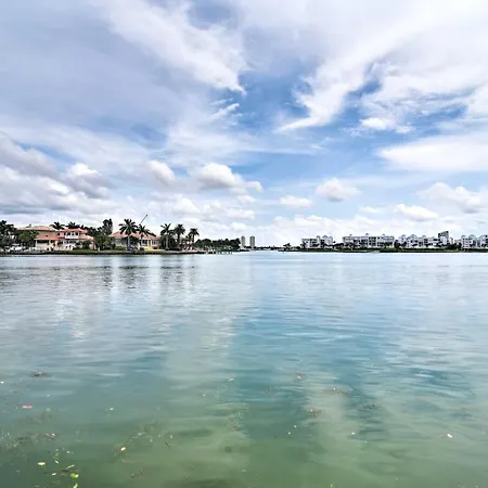 Modern Escape With Pool Access - Half Mile To Beach!